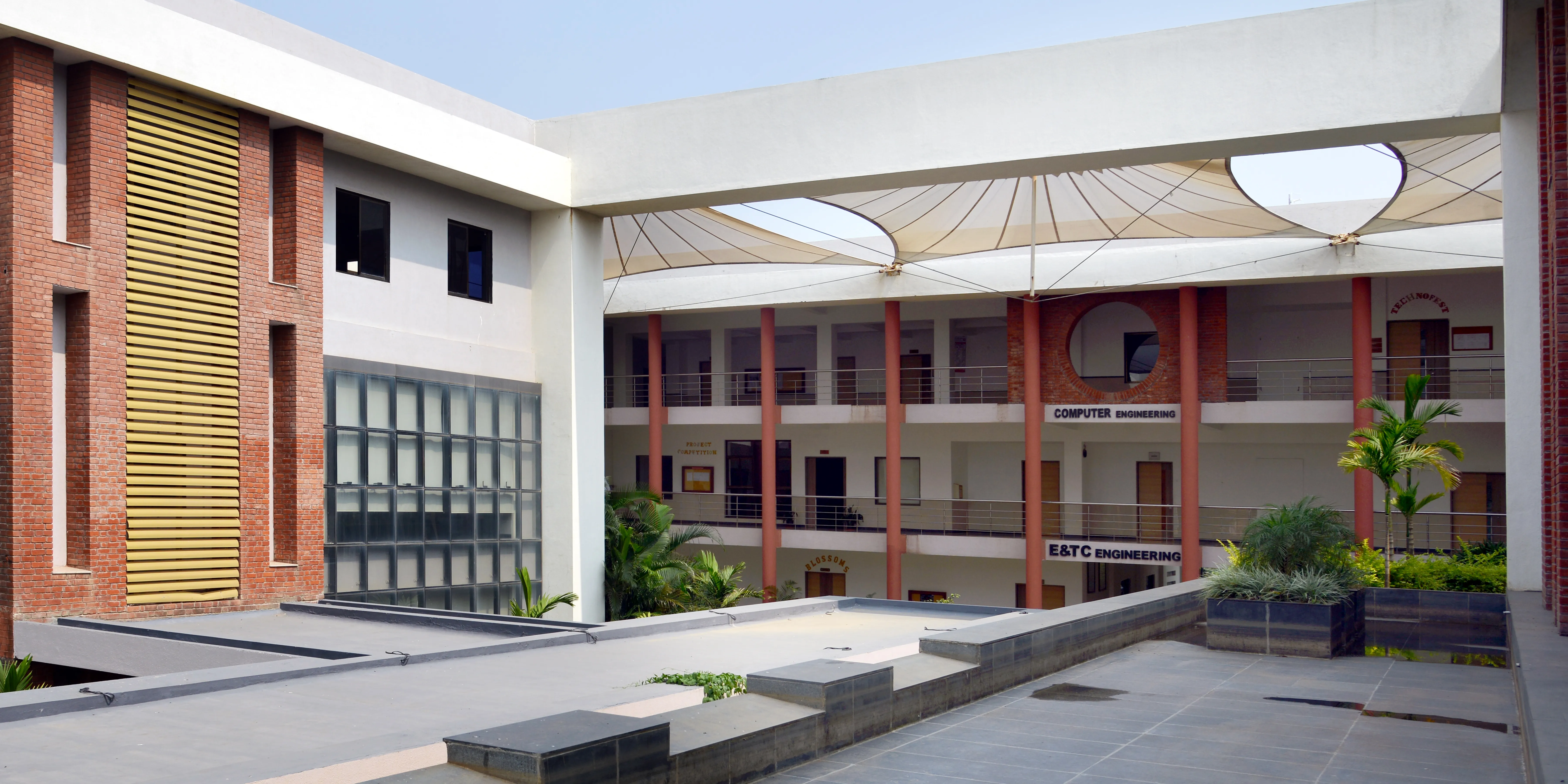 Sapkal Knowledge Hub campus infrastructure supporting industry exposure and practical learning